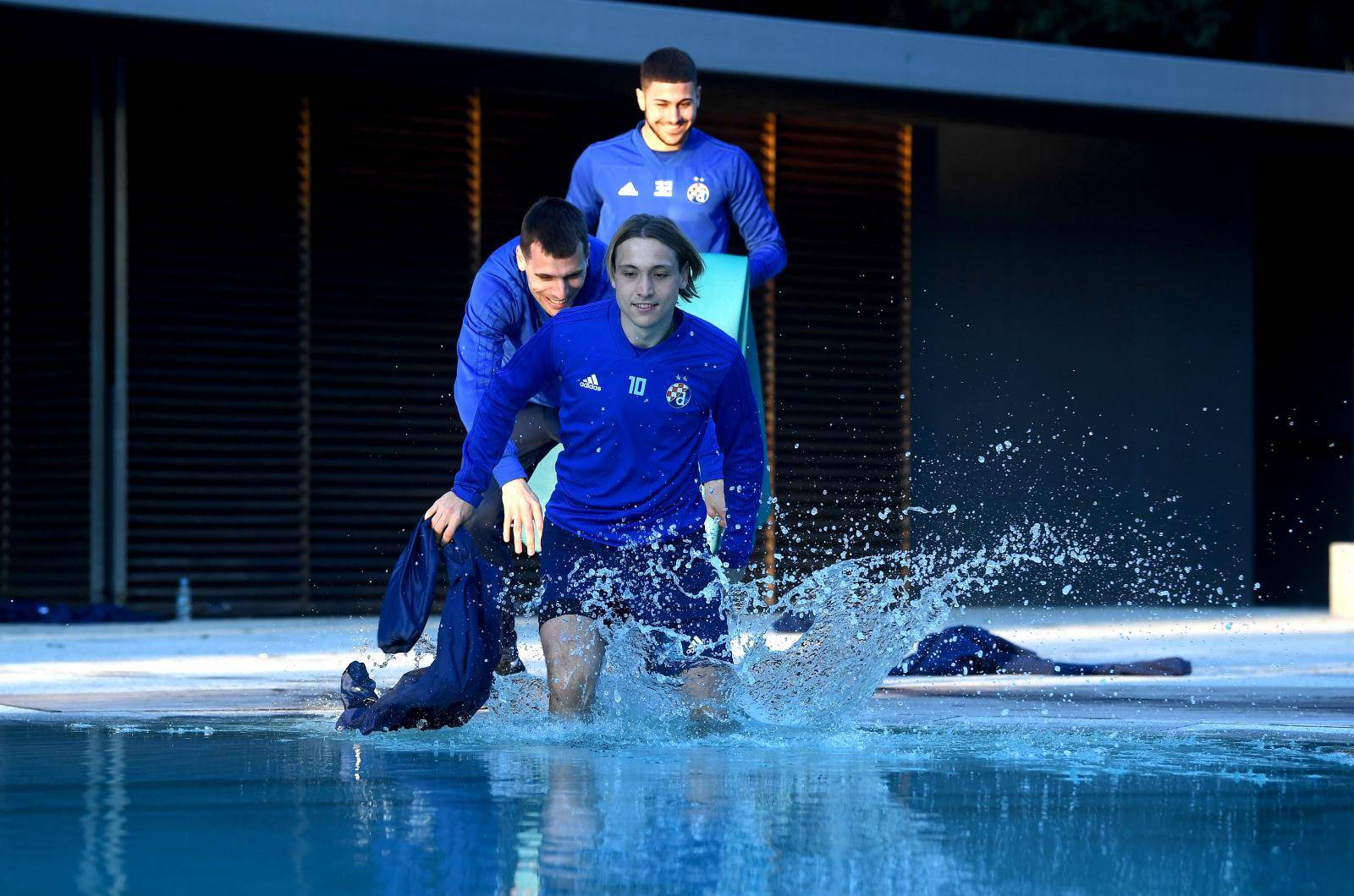 Dinamovci su bacili trenere u bazen, Dilaver se izvukao suh