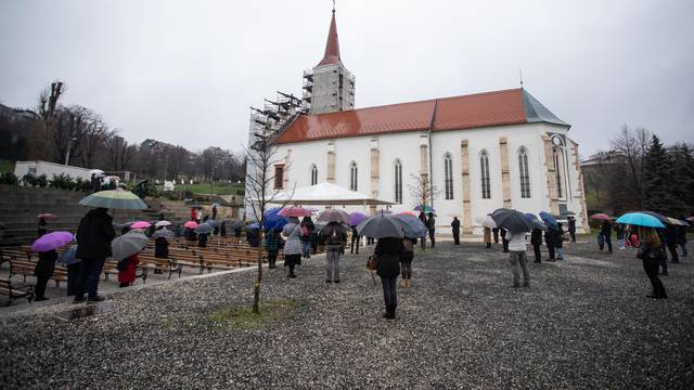 Crkva u Remetama zatvorila vrata: Mise sele u šator, kreće obnova teško oštećene crkve