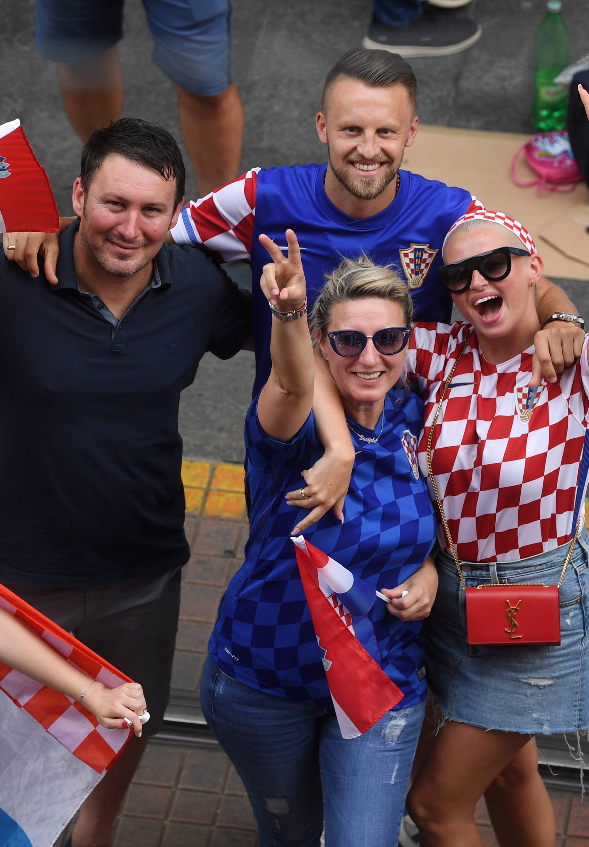 SveÄani doÄek Vatrenih na Trgu bana Josipa JelaÄiÄa