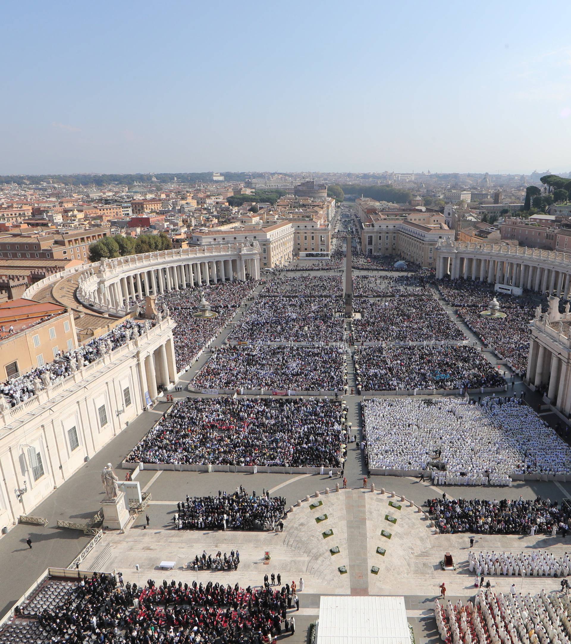 General view of Pope Francis leading a Mass for the canonisation of the Pope Paul VI and El Salvador's Archbishop Oscar Romero at the Vatican