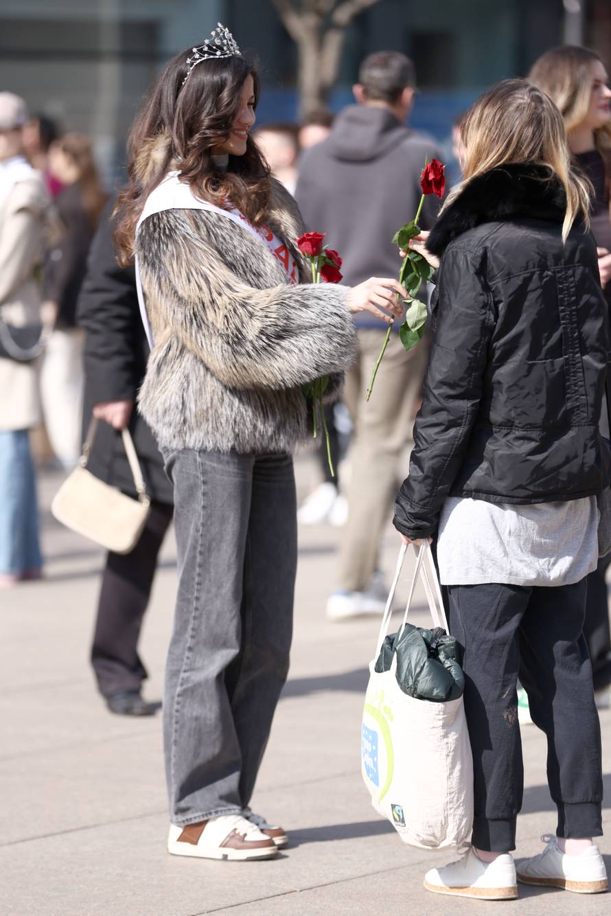 Zagreb: Lana Lourdes Rupić, kći Gorana Višnjića i Kraljica Hrvatske 2025., s ružama i krunom u centru grada