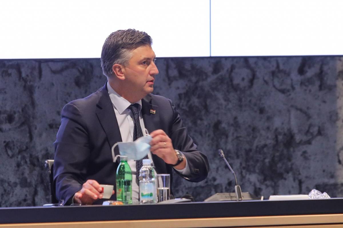 Plenković o mjerama: Nije isto biti sat vremena na misi ili u kafiću satima. To je bezobrazno