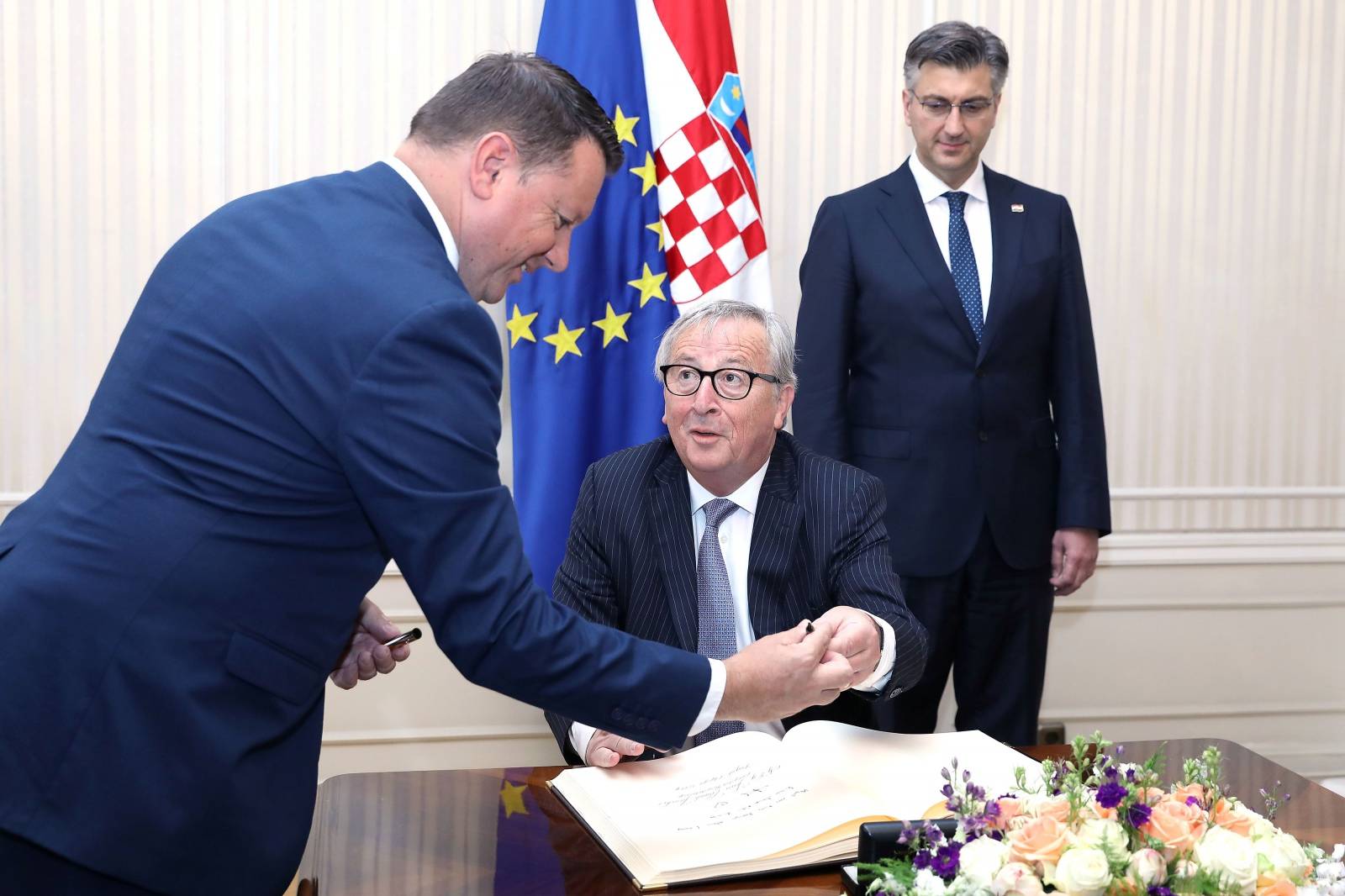 Zagreb: Predsjednik Vlade Andrej PlenkoviÄ sastao se Jean-Claudeom Junckerom