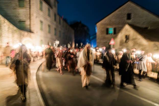 Imotski: Uprizorenje 24. Žive slike Muke Isusove