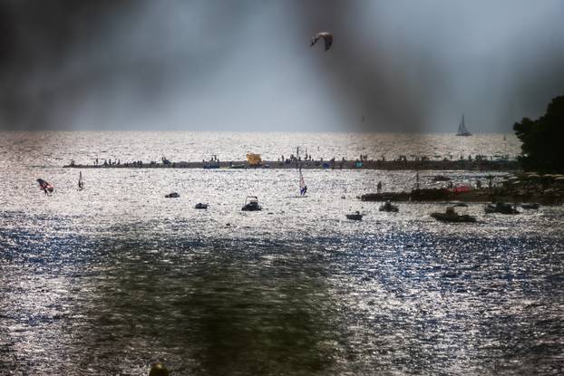 Bol: Pogled sa Dominikanskog Samostana prema Zlatnom Ratu