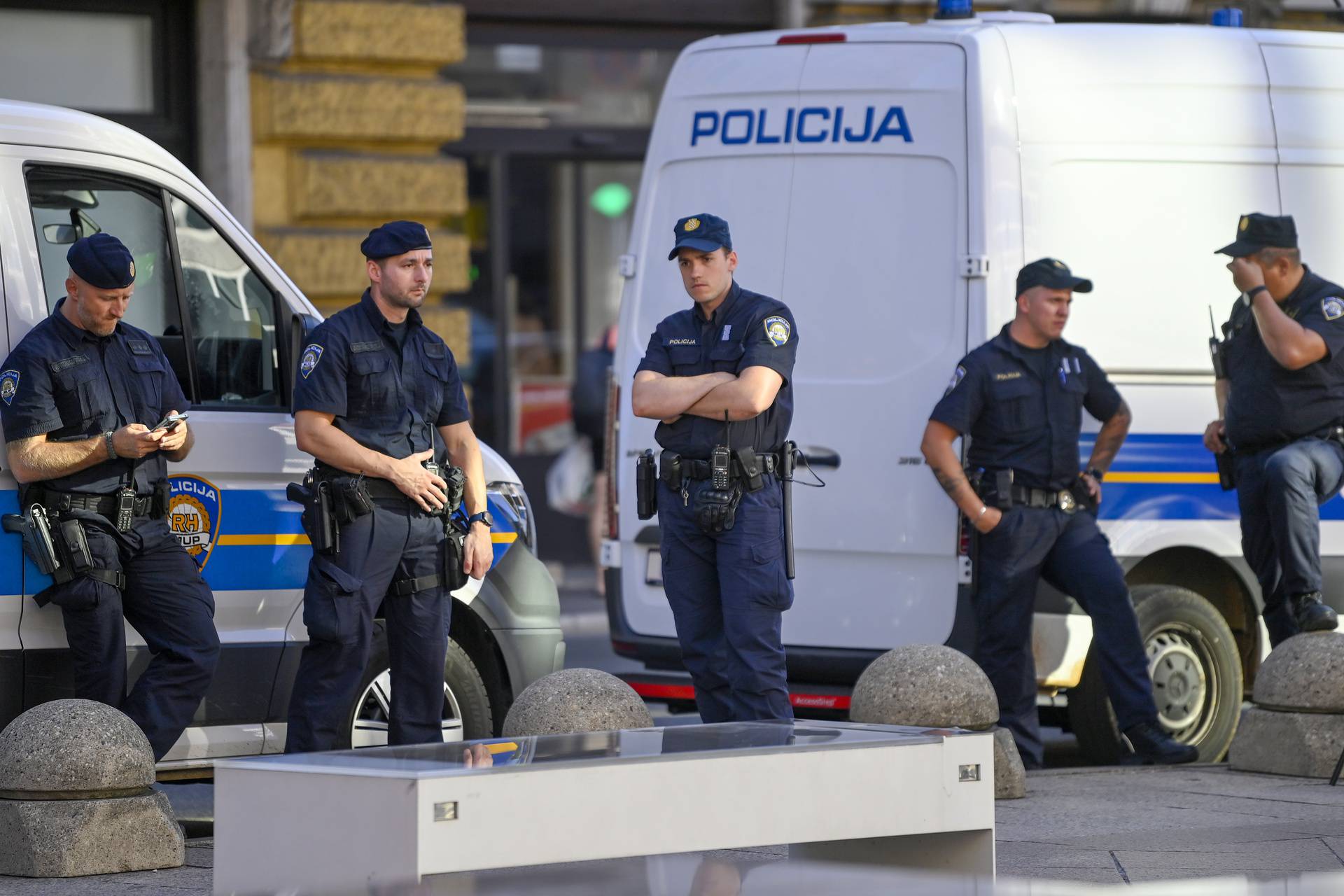 Rijeka: Okupljanje navijača u gradu uoči utakmice Hrvatska - Latvija