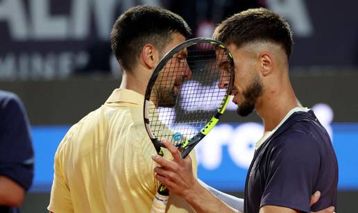 TRENUCI ZA POVIJEST &Dstrok;okovi&cacute; zagrlio Pri&zcaron;mi&cacute;a i predao mu &scaron;tafetu. Tenis ima novu zvijezdu