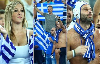 Grčki navijači popunili  Arenu, navijačice ne štede svoja grla
