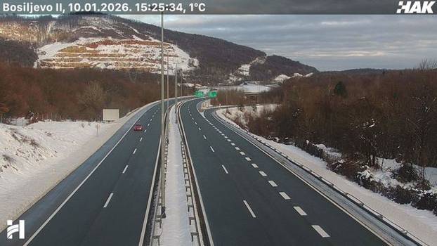 FOTO Pogledajte situaciju na autocestama: Snijeg još pada, stvara se poledica, ima i magle