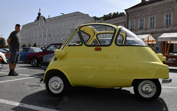 Požega: Čuveni modeli izloženi u sklopu oldtimer manifestacije"Trophy Zlatnom dolinom 2026."