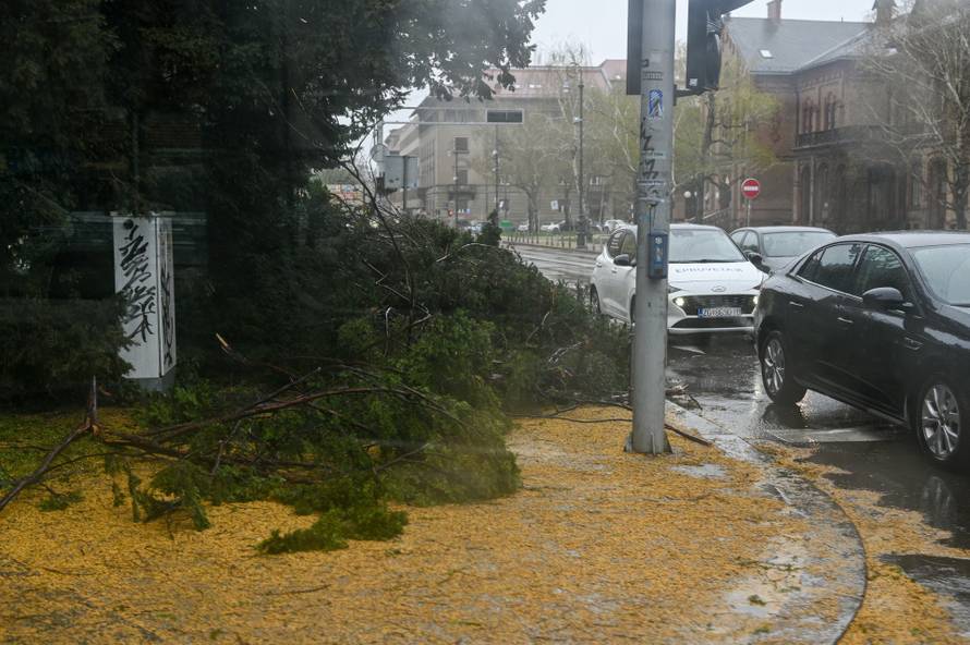 Olujno nevrijeme napravilo veliku štetu u Zagrebu