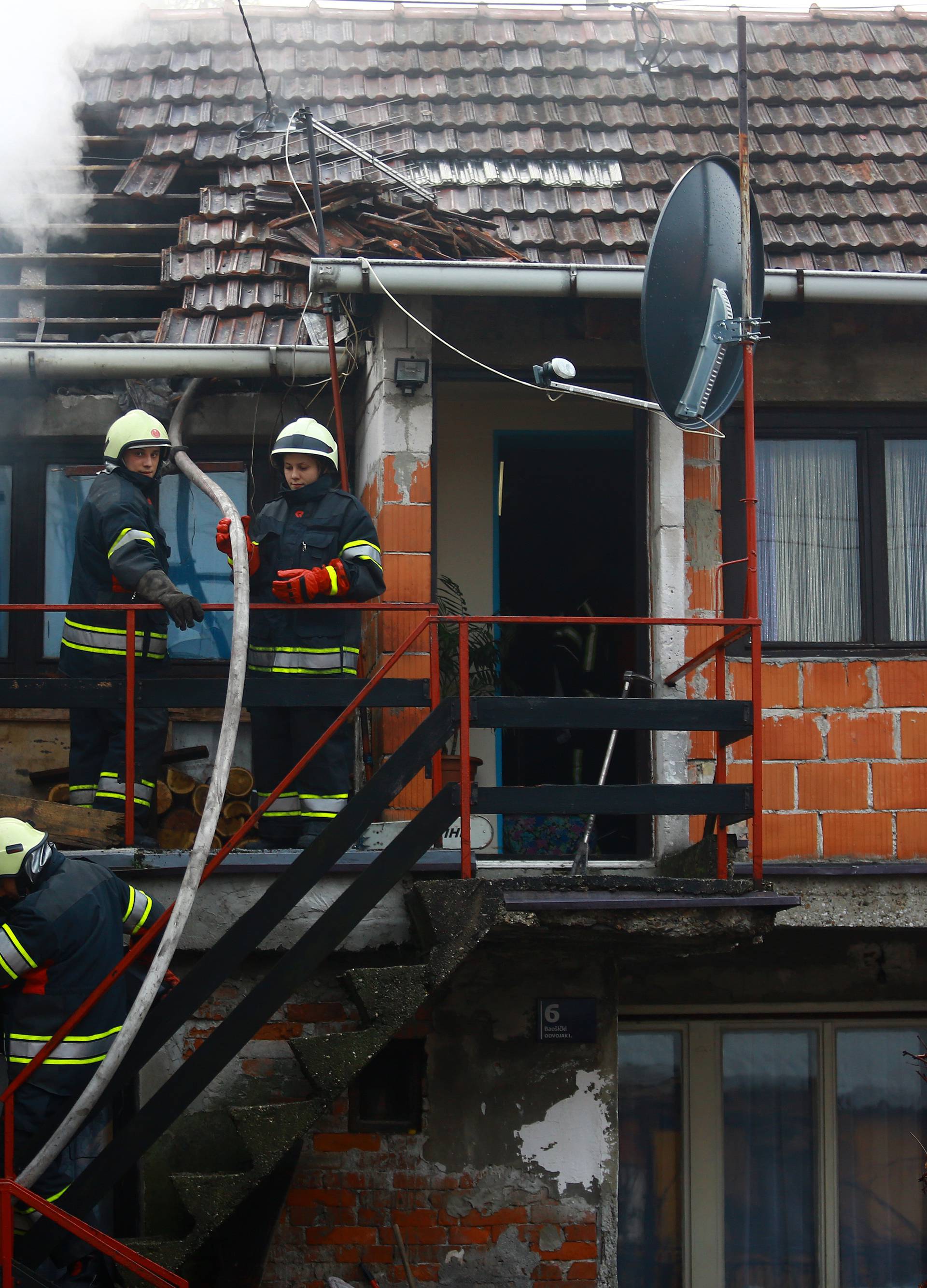 Zagreb: Vatrogasci gase poÅ¾ar kuÄe u BaoÅ¡iÄkom odvojku