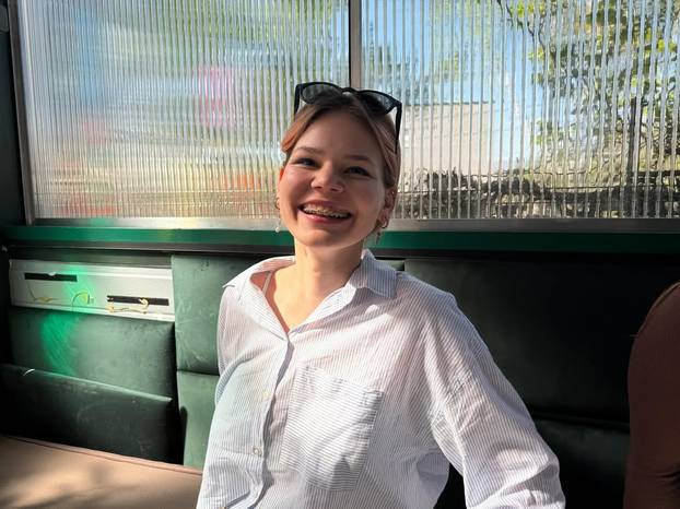 Tko su zvijezde nove hit serije 'Sram': Sjajno glume tinejdžere, neki imaju i preko 30 godina