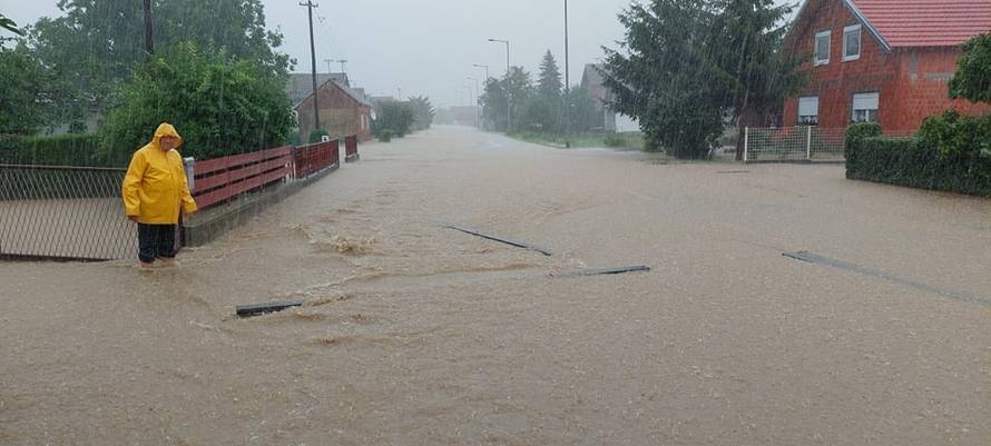 U Seoni ima urušenih kuća, u Zoljanu potopljeno više ulica: 'Voda je ljudima odnijela stoku'