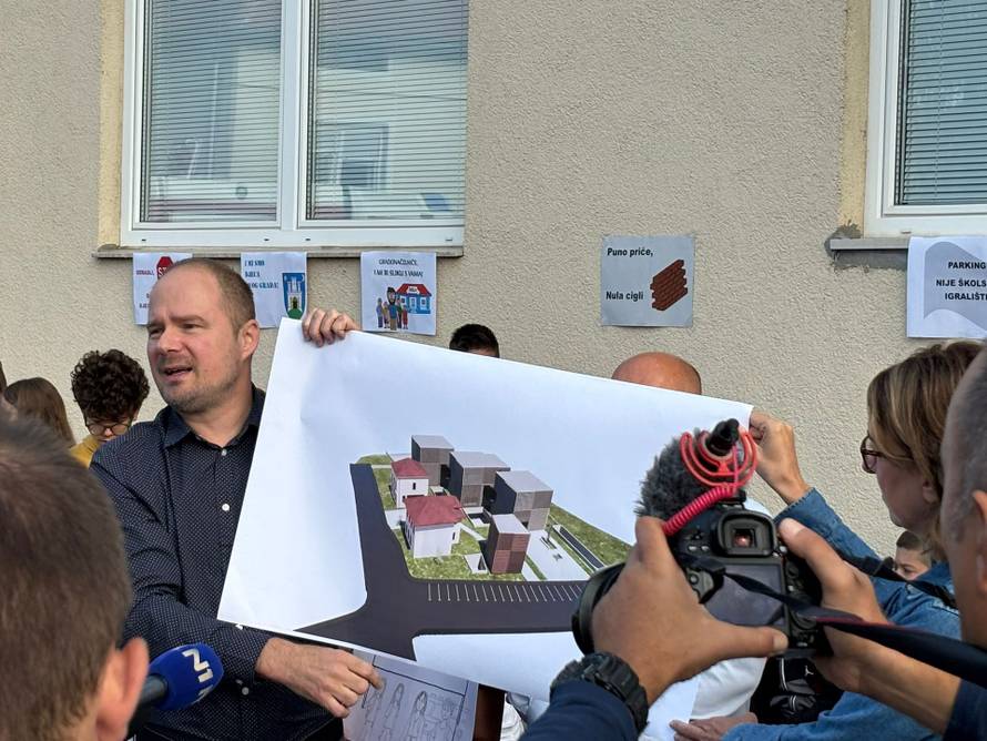 Fuchs o školi u Dragonošcu: 'Zvao sam Tomaševića, ali je bio na otvaranju druge škole...'