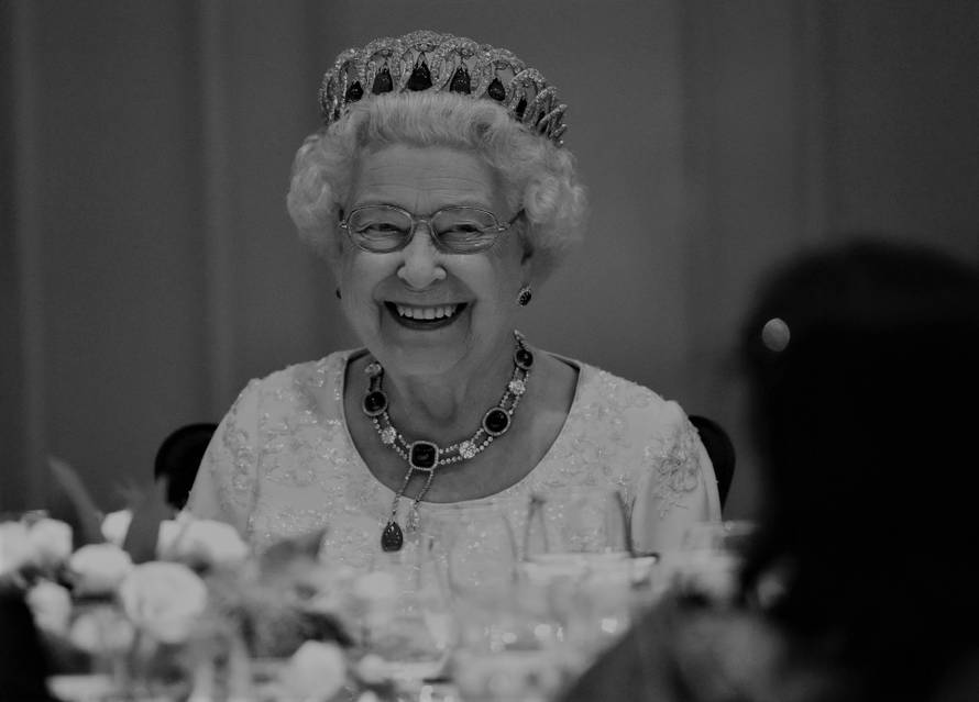 Novinaru BBC-ja koji je prvi prenio vijest o smrti kraljice Elizabete II. nude titulu za to?