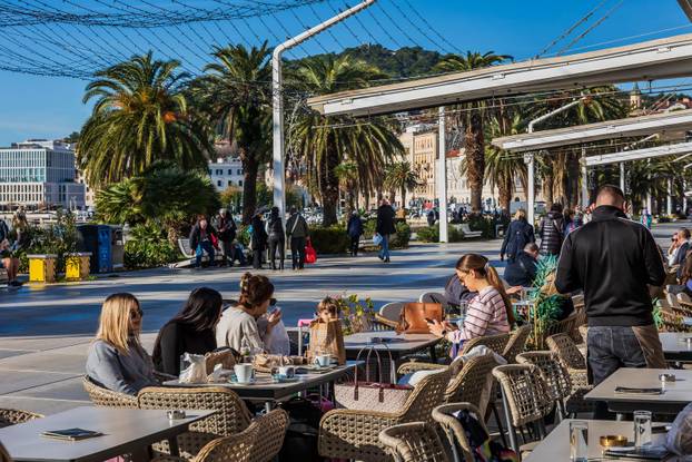 Sunčano jutro na Rivi u Splitu