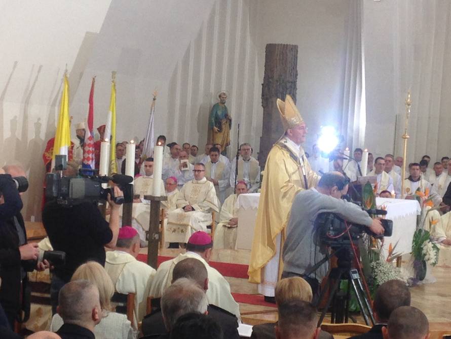 Zaređen novi vojni biskup Jure Bogdan: Na misi bio šef SOA-e