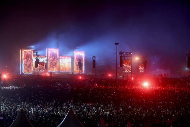 Zagreb: Euforija i bakljada na koncertu Marka Perkovića Thompsona