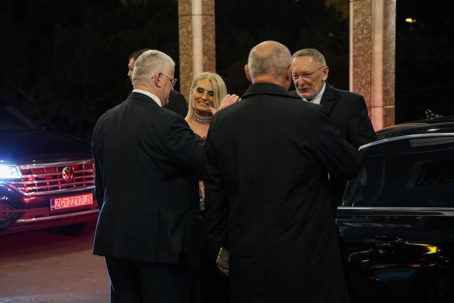 Zagreb: Dolazak uzvanika na svadbu Marijana Kustića i Nike Perenčević