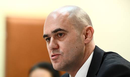 Idem šorom i pucam pištoljom: Objavili snimku, potpredsjednik Vlade Josip Dabro puca iz auta