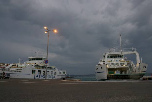 Zadar: Nevrijeme dolazi prema gradu