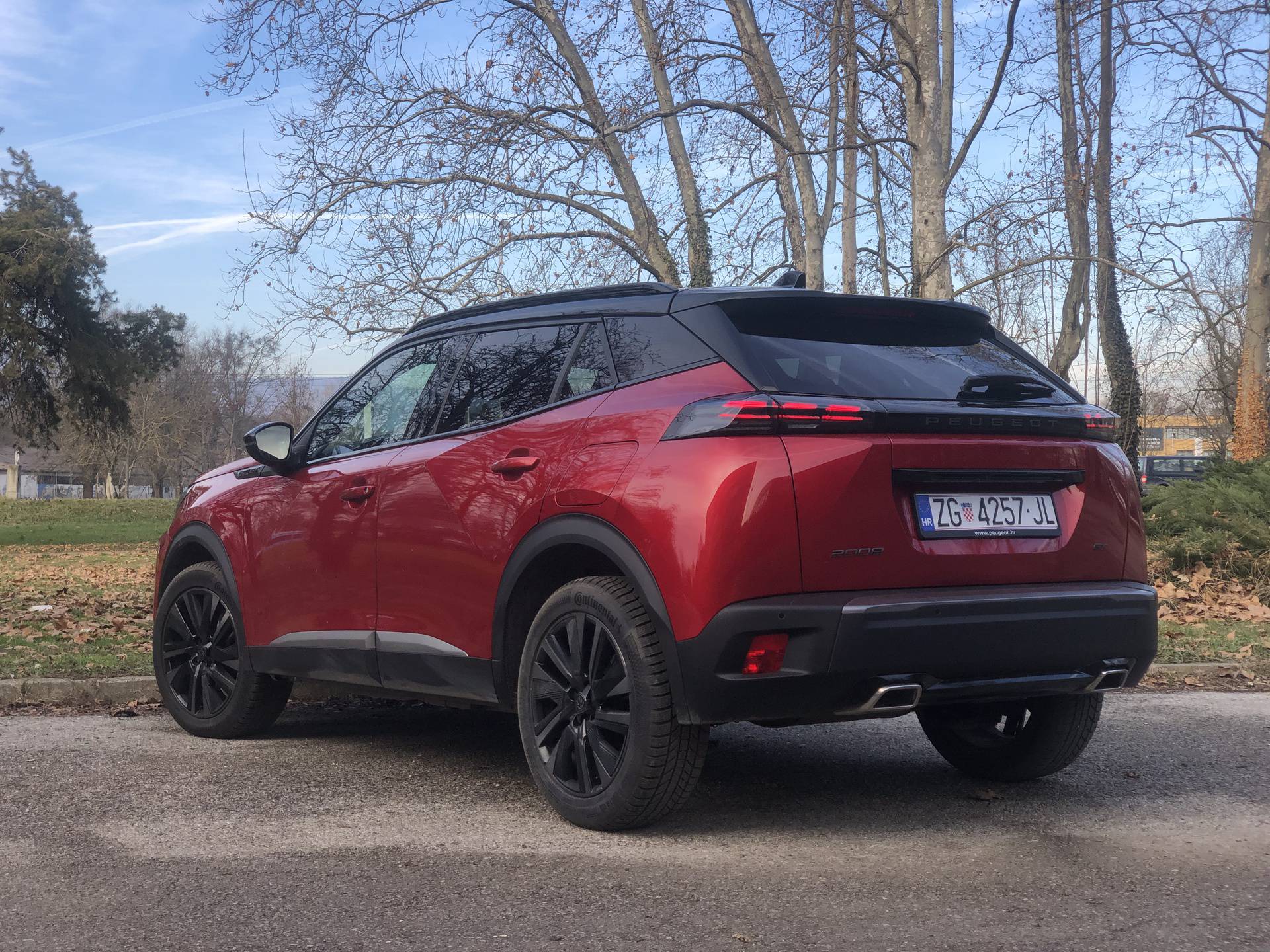 Testirali smo Peugeot 2008: Redizajnirani mali SUV nije samo obični gradski šminker