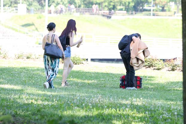 Zagreb: Građani i na Bundeku uz roštilj slave praznik rada 