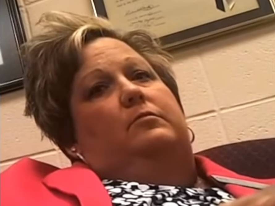 Ona je otpustila domara jer je s posla otišao 8 minuta ranije...