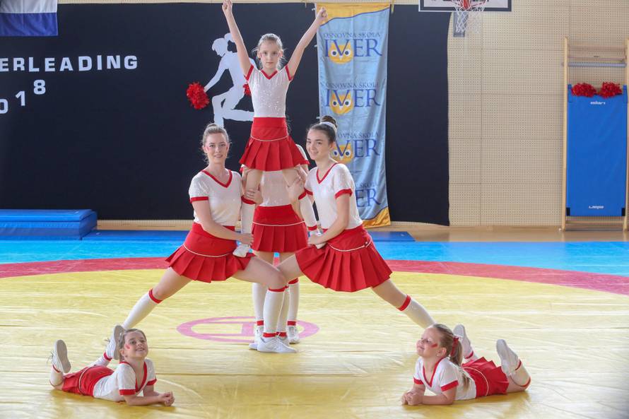 Navijačice u Zagrebu: Hrvatske plesačice zapalile su metropolu