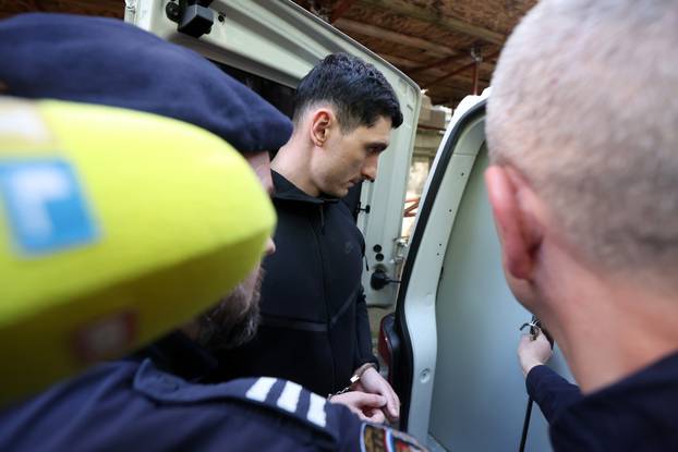 Zagreb: Policija odvodi Domagoja Galića nakon ročišta na Županijskom sudu