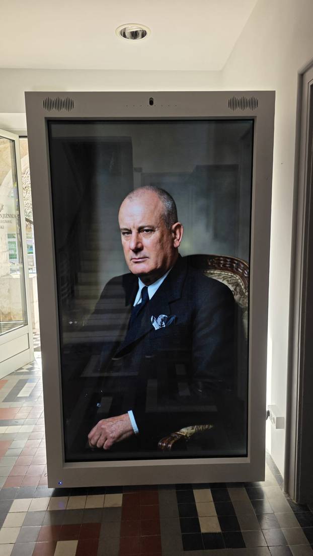 FOTO U Imotskom možete okinuti selfie s Tinom Ujevićem. Čak se i miče. Evo o čemu je riječ