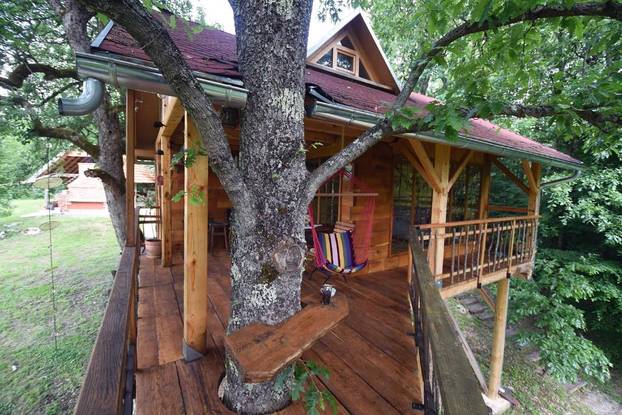 FOTO Ako trebate potpuni reset: Kućica na drvetu uz Mrežnicu nudi odmor za um i tijelo