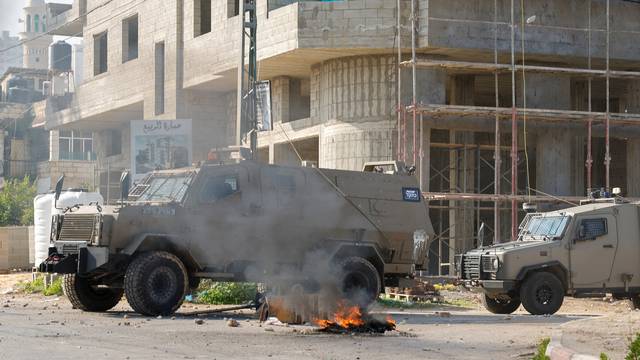 Palestinians clash with Israeli troops in Jenin