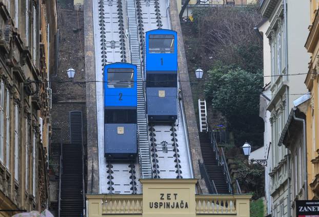 Zagreb: Testna vožnja uspinjače u Tomićevoj ulici