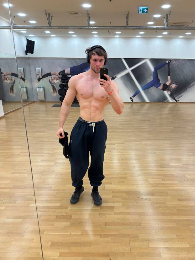 Od mršavog klinca do fitness modela i pozicije  kreativnog direktora Gymsharka