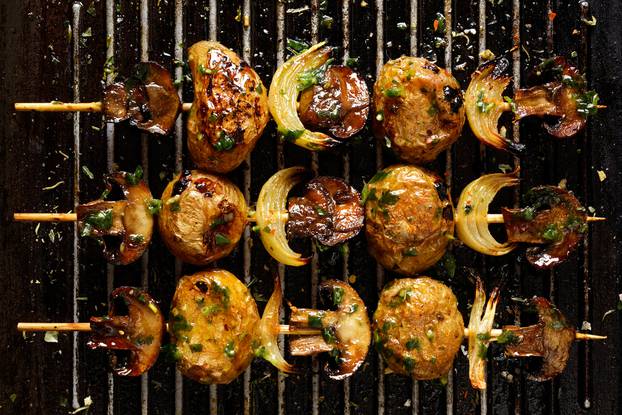 Vegetarian,Skewers,With,Potatoes,,Mushrooms,And,Onions,In,A,Herb