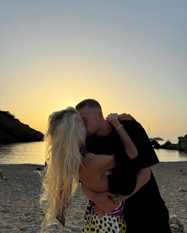 FOTO Slavni nogometaš ostavio suprugu zbog čudnih sklonosti