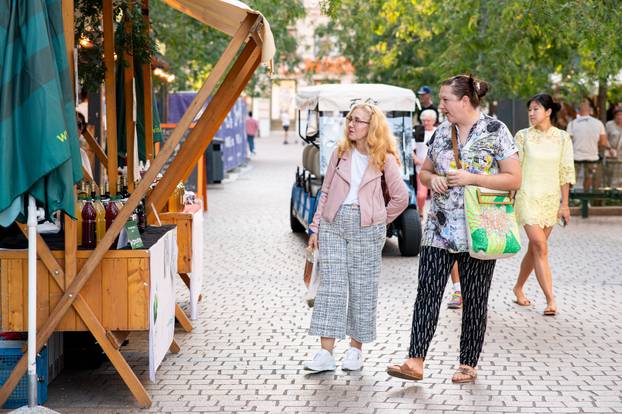 Zagreb: Manifestacija "100% Zagorsko" na Europskom trgu