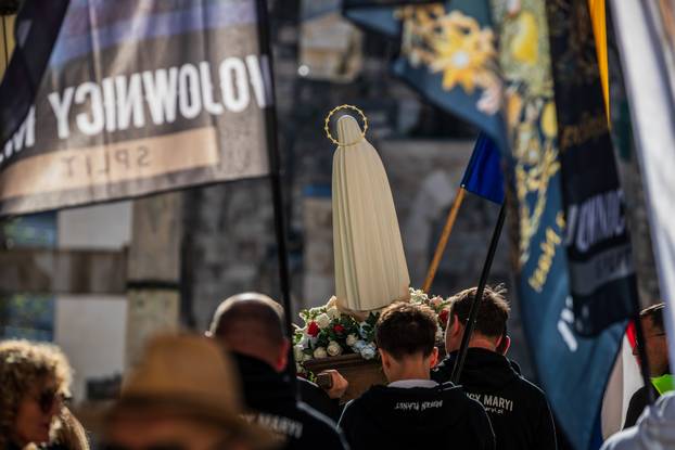 Split: Molitelji se okupili na Peristilu