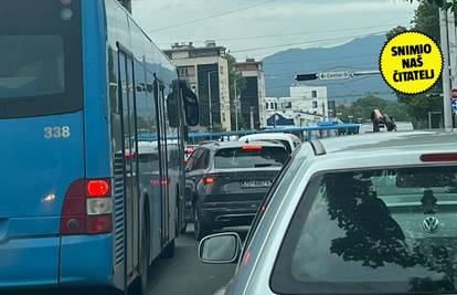 VIDEO Kaos na križanju Držićeve i Vukovarske u Zagrebu: Ne rade semafori, stvara se kolona