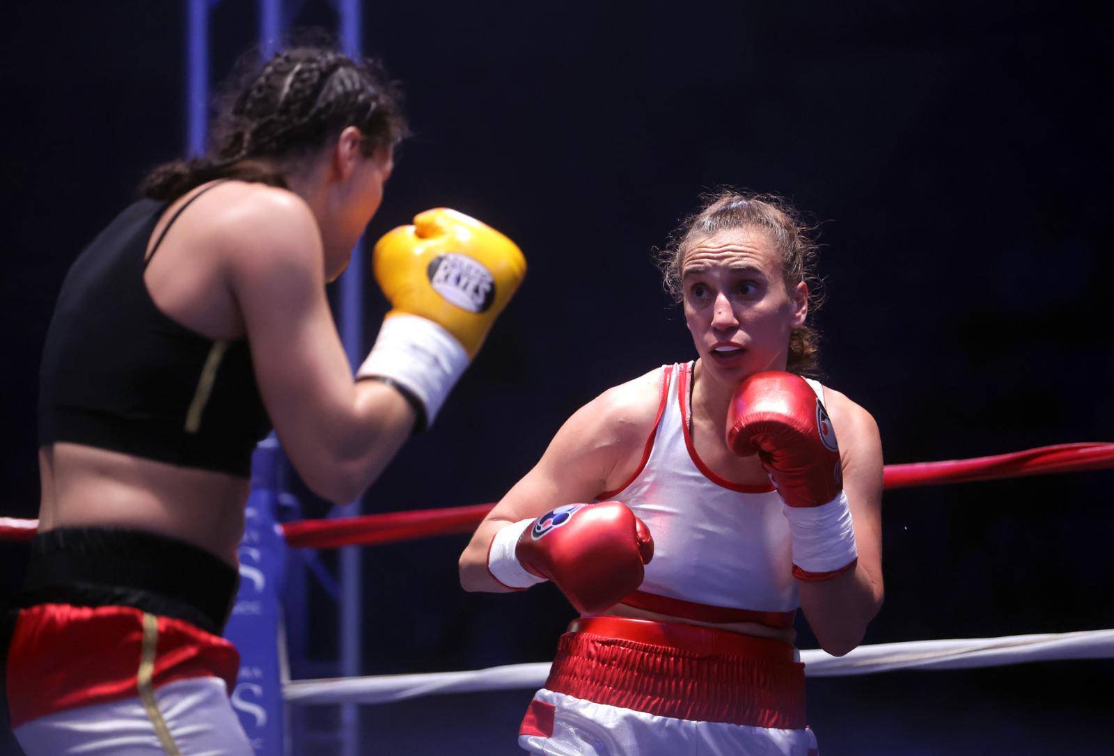 Zagreb: Borba za WBC i WBA Interim svjetske titule, Ivana Habazin - Kinge Magyar