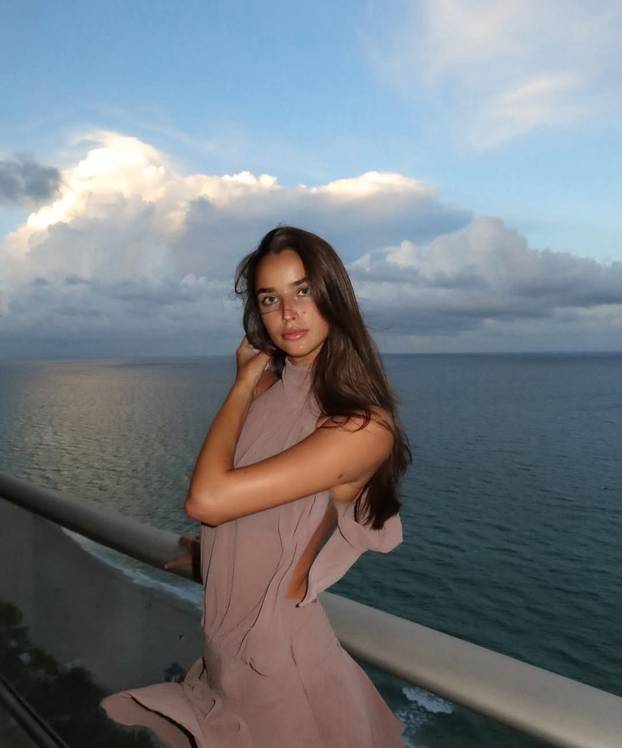 FOTO Novi realovac proveo ludo ljeto s kćeri slavnog glumca, a mir je pronašao uz influencericu