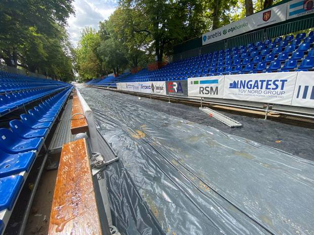 FOTO Sve je spremno za Sinjsku alku: 'Nešto je manje svita zbog kiše, ali grad će živnut popodne'
