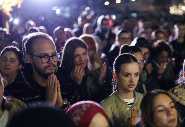 Suze i pjesma u Sarajevu u čast Halidu Bešliću 