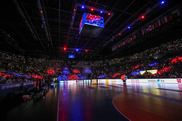 Zagreb: Navijači na susretu Hrvatske i Slovenije na IHF Svjetskom rukometnom prvenstvu 2025.