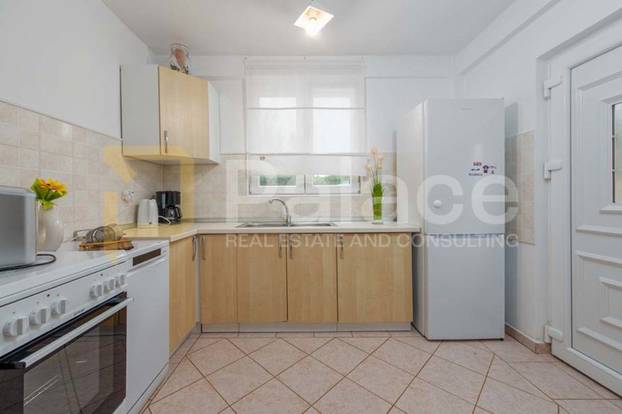 FOTO Najjeftinija vila na otoku Pašmanu ima bazen, ljetnu kuhinju i 300 metara do plaže!