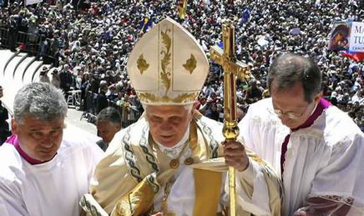 Papa: Gospina ukazanja u Fatimi još nisu završila