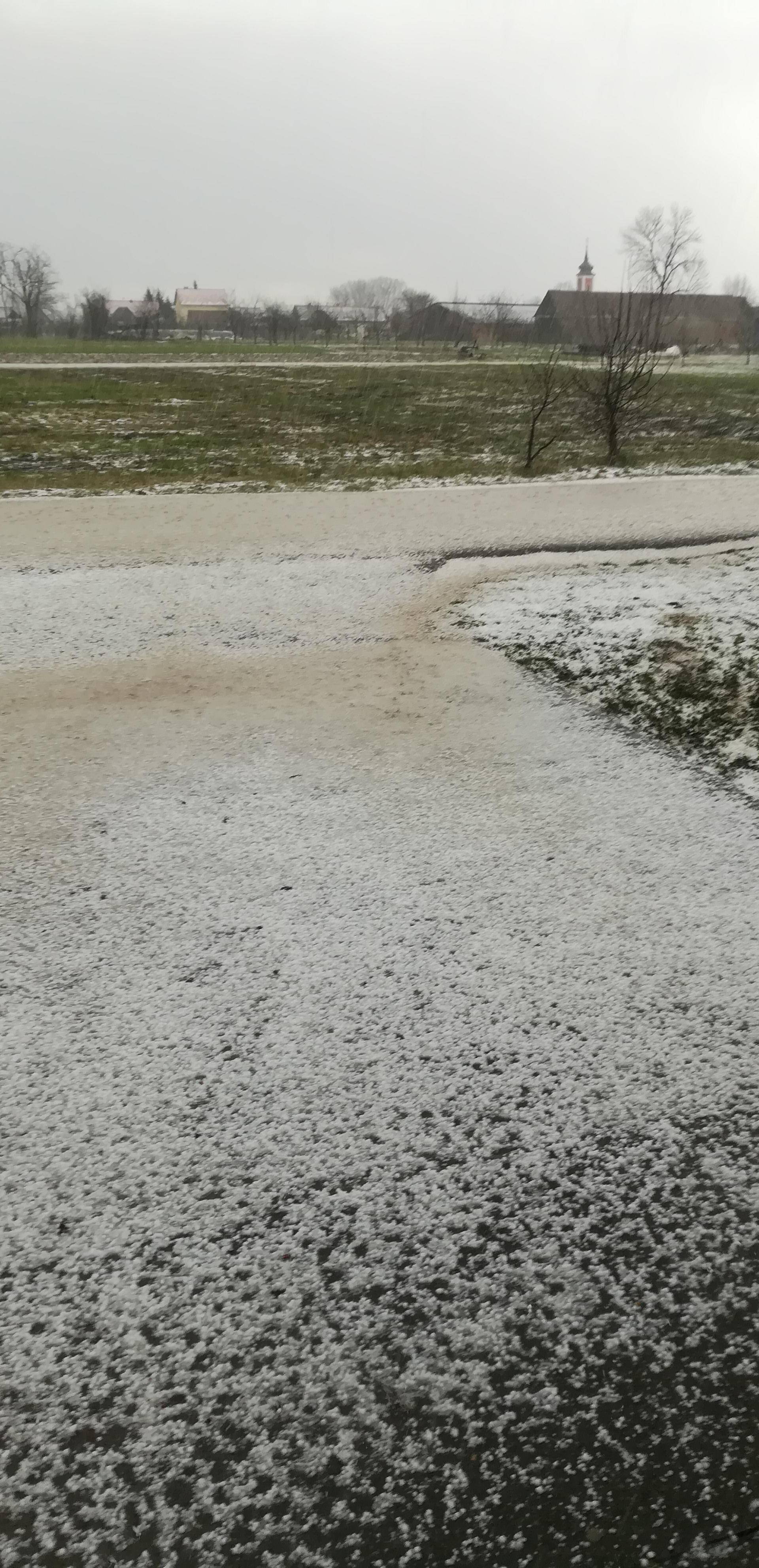 Nevrijeme na istoku Hrvatske: 'Nezapamćena tuča u ožujku...'