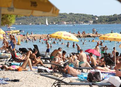 FOTO Prepune plaže u Vodicama